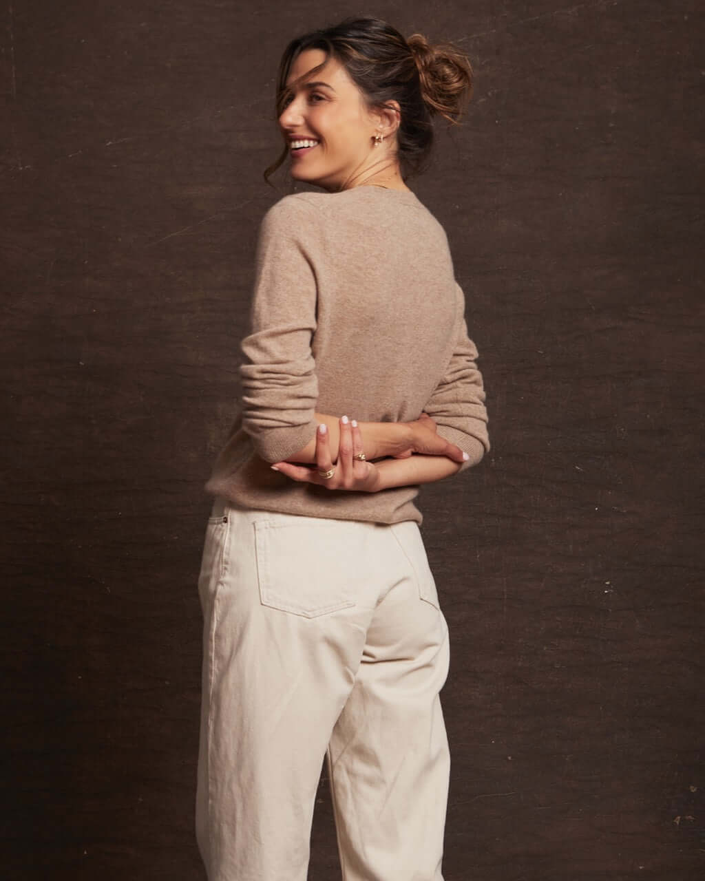 Women's Cashmere Long Sleeve Solid Crew In Taupe Heather - Image 4