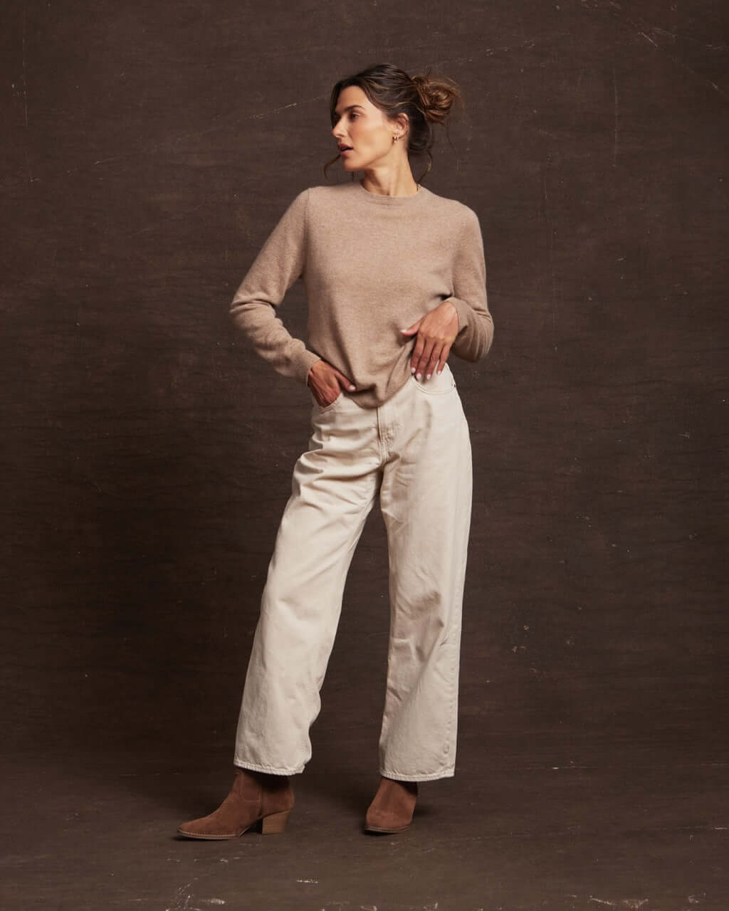 Women's Cashmere Long Sleeve Solid Crew In Taupe Heather - Image 5