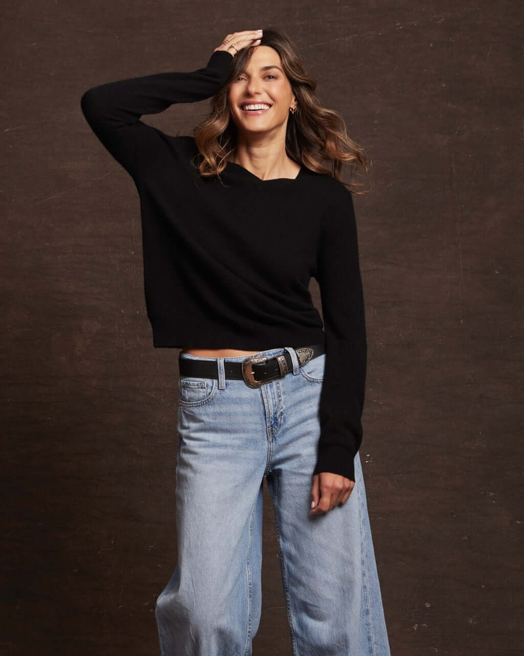 Women's Cashmere Long Sleeve Solid Vee In Black - Image 3