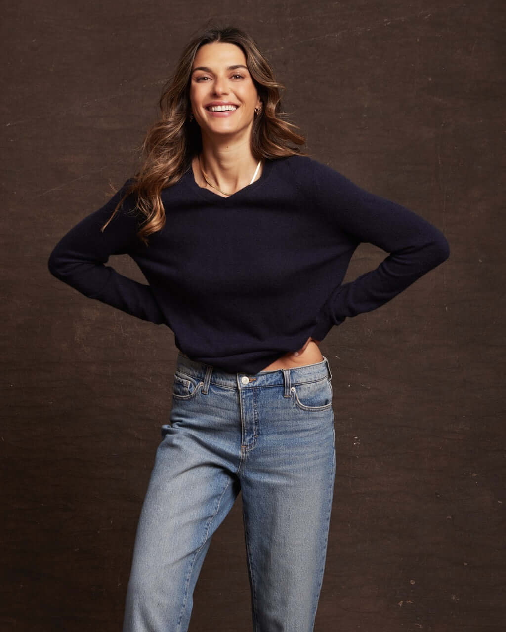 Women's Cashmere Long Sleeve Solid Vee In Dark Navy - Image 4