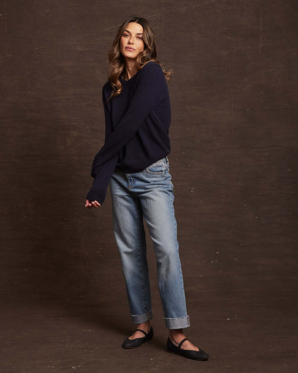 Women's Cashmere Long Sleeve Solid Vee In Dark Navy - Image 5