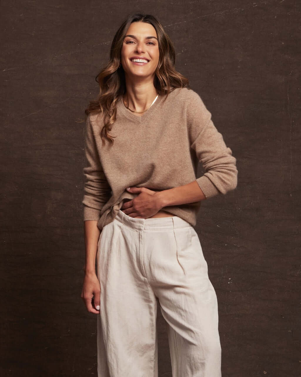 Women's Cashmere Long Sleeve Solid Vee In Taupe Heather - Image 3
